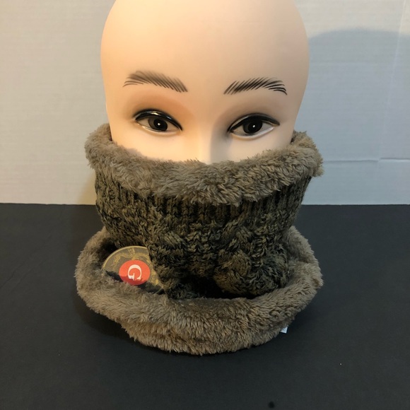 Winter Women’s Neck Muffler Scarf - Picture 4 of 9